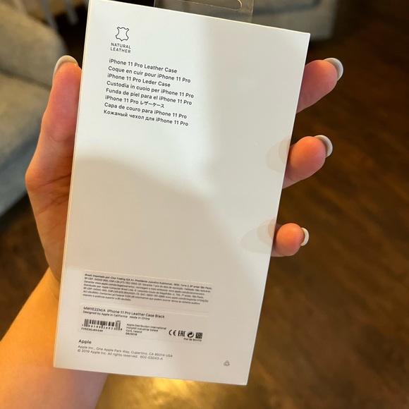 Apple IPhone 11 Genuine Leather Phone Case - Picture 3 of 3